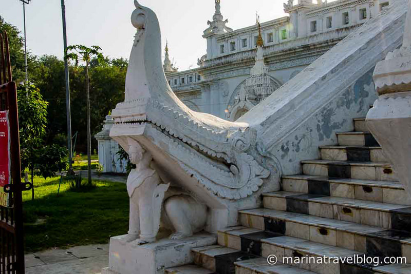 Мьянма: пагода Кутодав в Мандалае (Kuthodaw Pagoda)