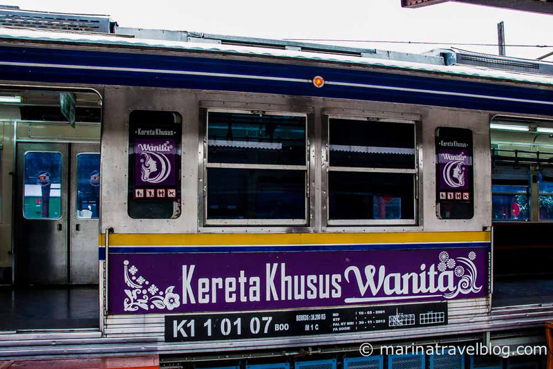 Джакарта женский вагон