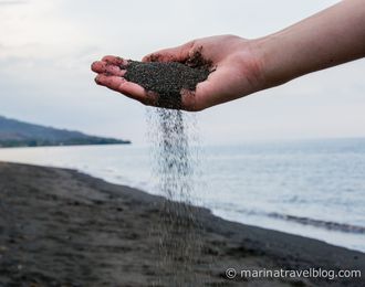 Остров Ломбок пляж с черным песком