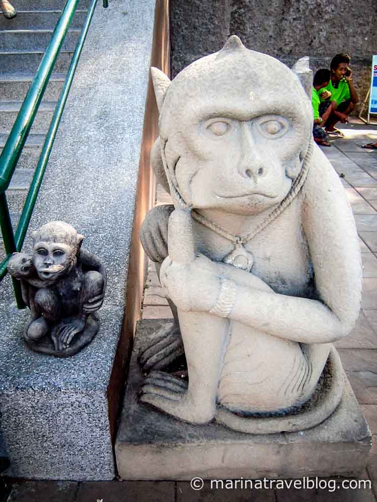 Лопбури (Lopburi) - город обезьян